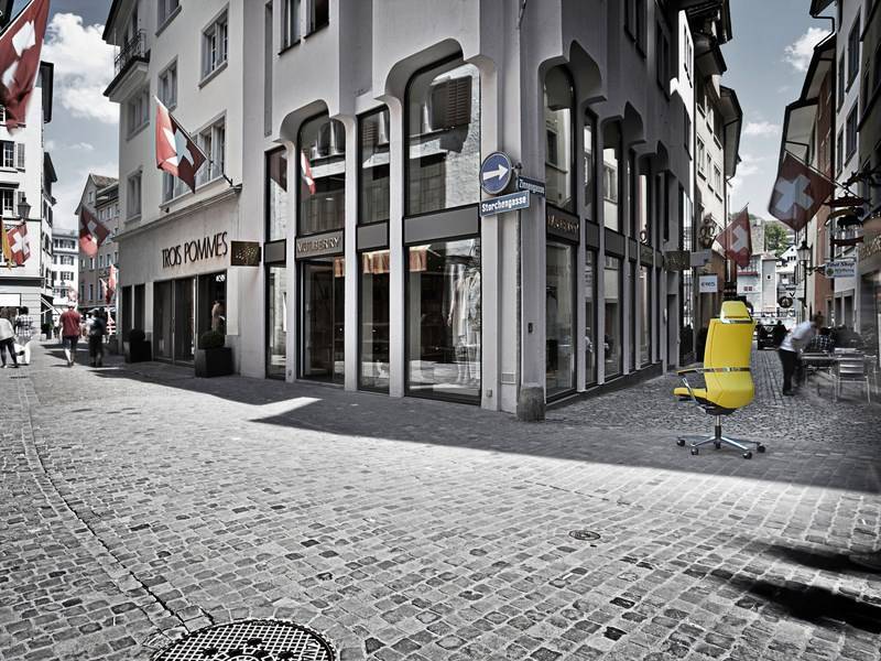 siège de direction jaune